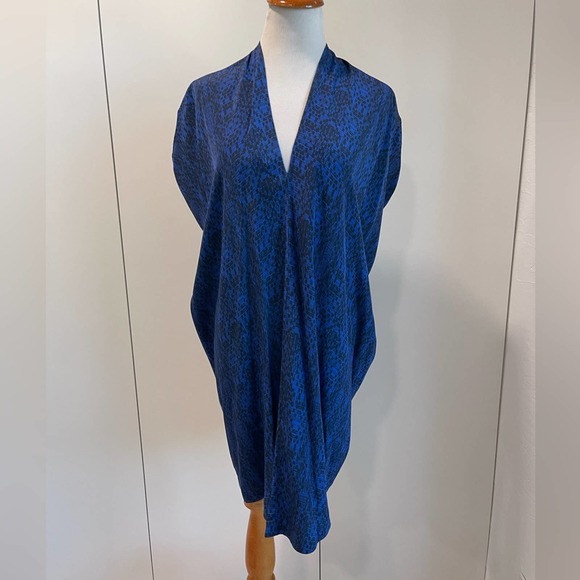 Vince Dresses & Skirts - Vince Silk Sheath Dress Mini Blue Black XXS Party Dress Going out